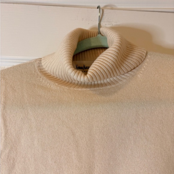 Neiman Marcus Cream Cashmere Turtleneck Sweater - Picture 2 of 7